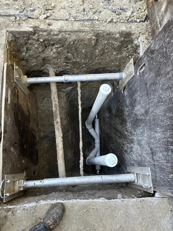 Experienced plumber completing Drain Cleaning work in South Laurel